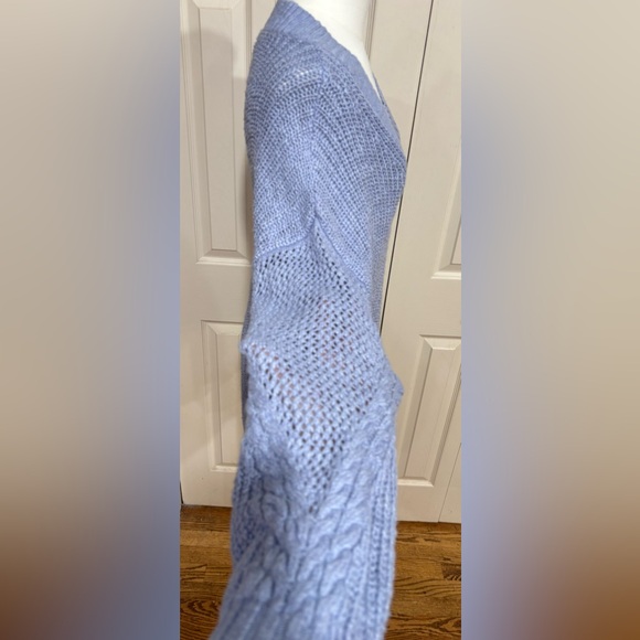 American Eagle Outfitters Light Blue V-Neck Sweater - Picture 9 of 16